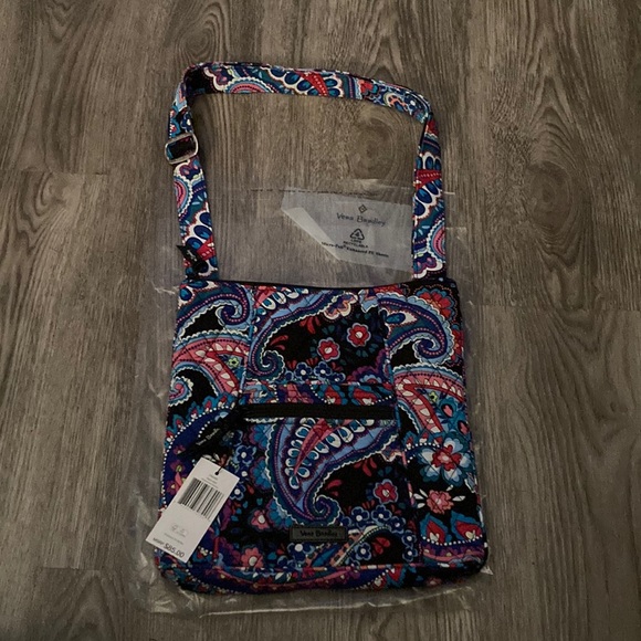 Vera Bradley Handbags - Brand New Never Used Vera Bradley Haymaker Paisley Crossbody Hipster Purse 👛.